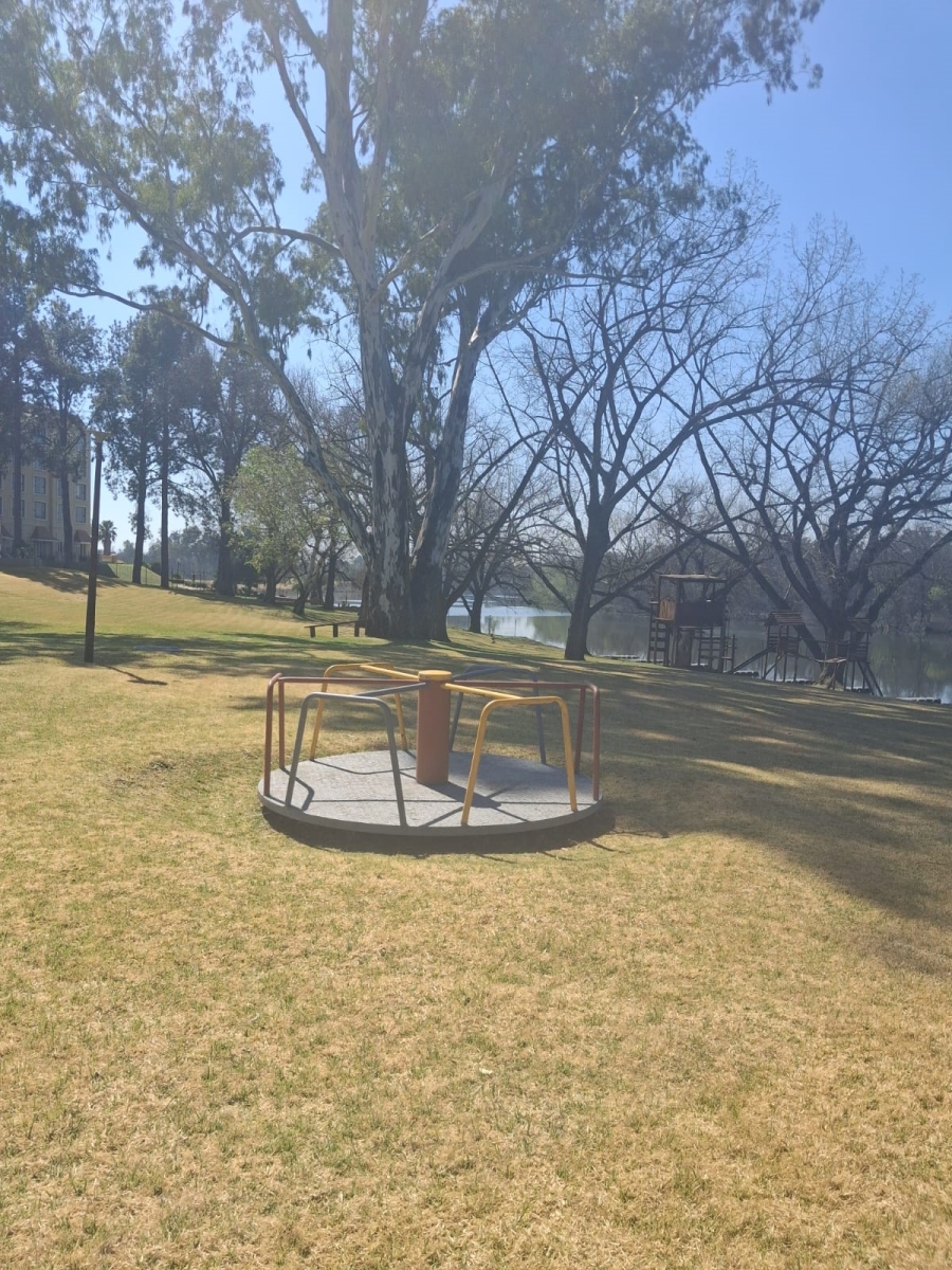 2 Bedroom Property for Sale in Peacehaven Gauteng
