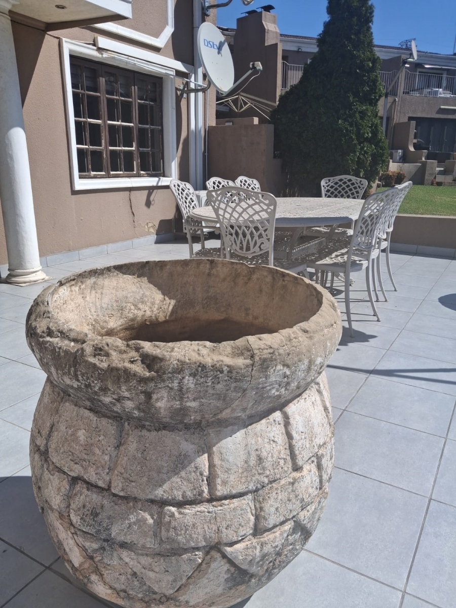 2 Bedroom Property for Sale in Peacehaven Gauteng