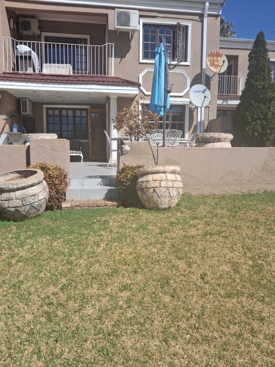 2 Bedroom Property for Sale in Peacehaven Gauteng