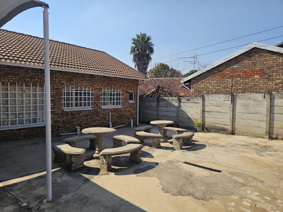 To Let Commercial Property for Rent in Wierda Park Gauteng