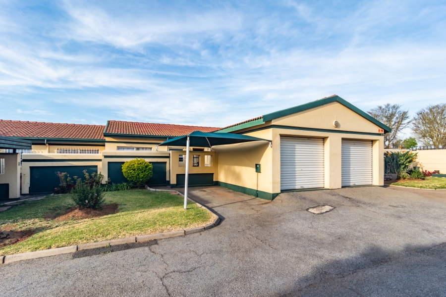 2 Bedroom Property for Sale in Strubensvallei Gauteng