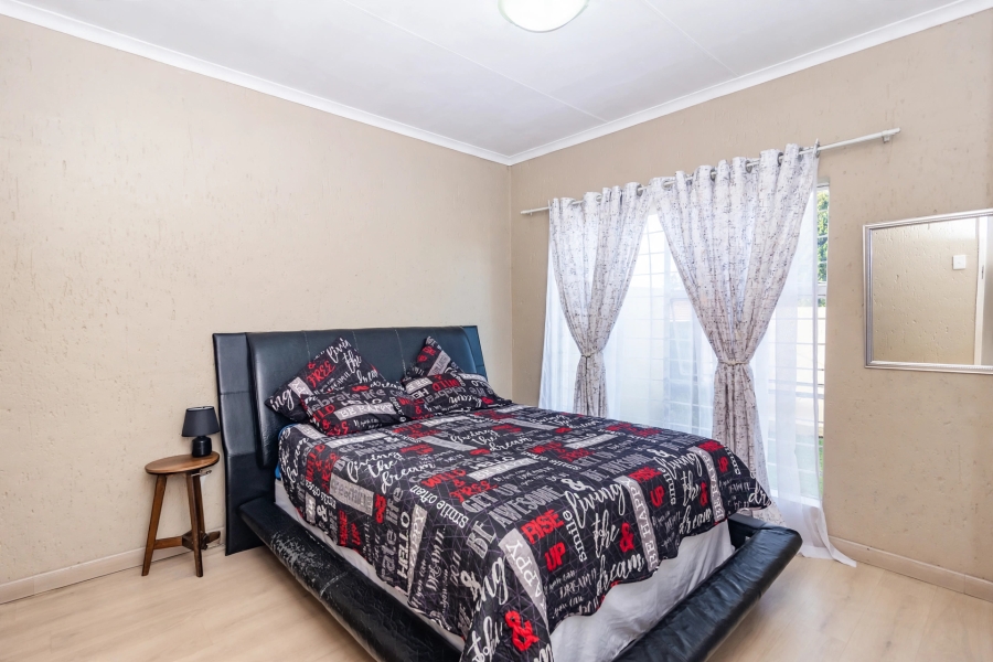 2 Bedroom Property for Sale in Strubensvallei Gauteng
