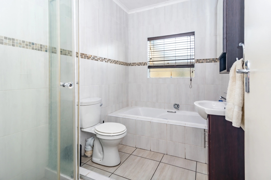2 Bedroom Property for Sale in Strubensvallei Gauteng