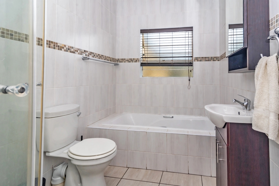 2 Bedroom Property for Sale in Strubensvallei Gauteng