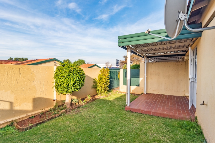 2 Bedroom Property for Sale in Strubensvallei Gauteng