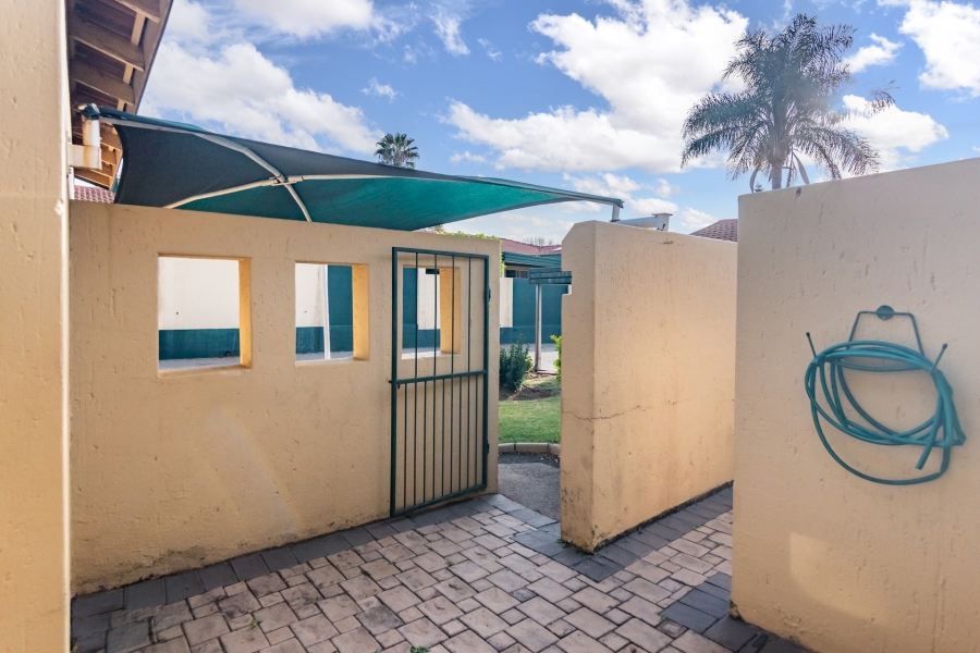 2 Bedroom Property for Sale in Strubensvallei Gauteng
