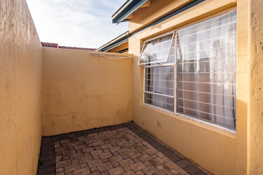 2 Bedroom Property for Sale in Strubensvallei Gauteng