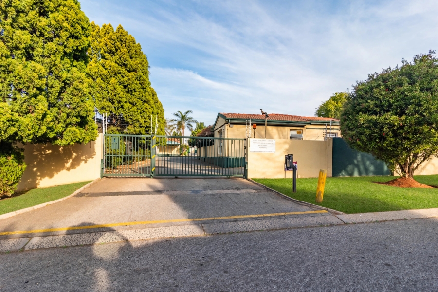 2 Bedroom Property for Sale in Strubensvallei Gauteng