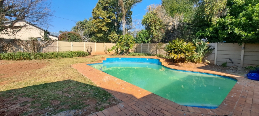 To Let 3 Bedroom Property for Rent in Roodekrans Gauteng