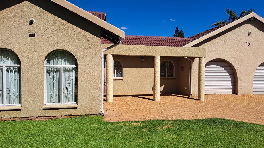 To Let 3 Bedroom Property for Rent in Roodekrans Gauteng