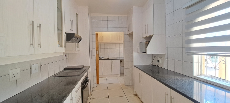 To Let 3 Bedroom Property for Rent in Roodekrans Gauteng