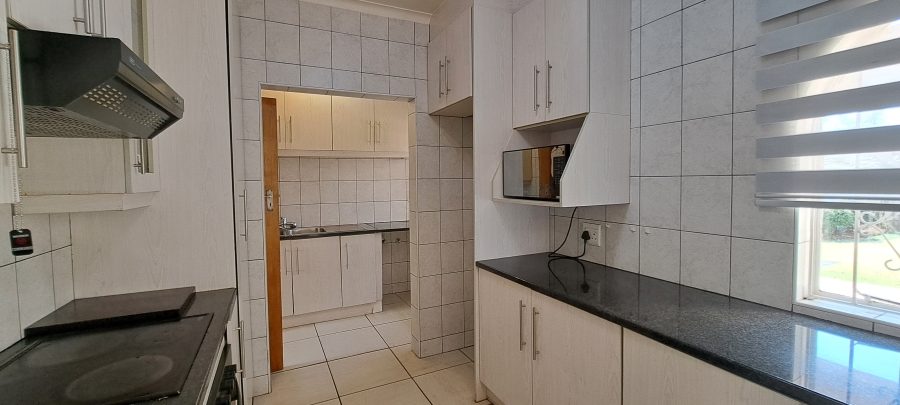To Let 3 Bedroom Property for Rent in Roodekrans Gauteng