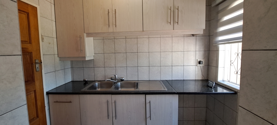 To Let 3 Bedroom Property for Rent in Roodekrans Gauteng