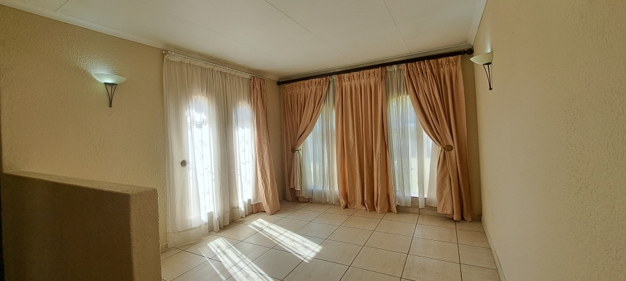 To Let 3 Bedroom Property for Rent in Roodekrans Gauteng