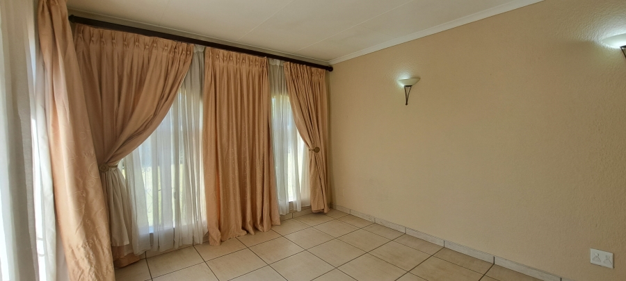 To Let 3 Bedroom Property for Rent in Roodekrans Gauteng