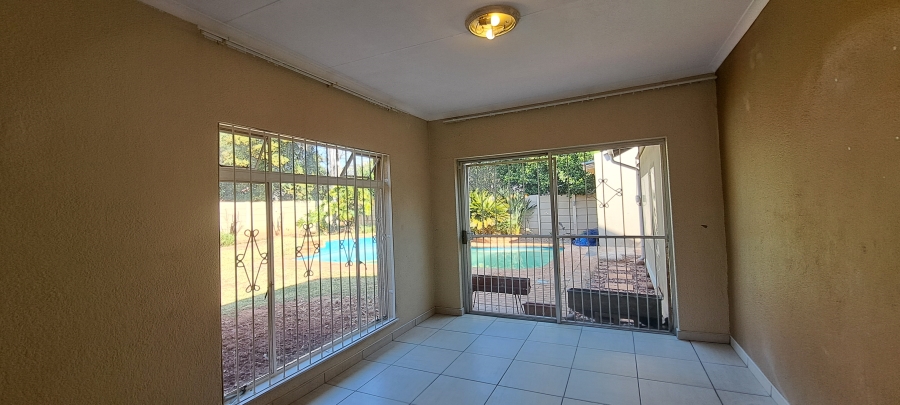To Let 3 Bedroom Property for Rent in Roodekrans Gauteng