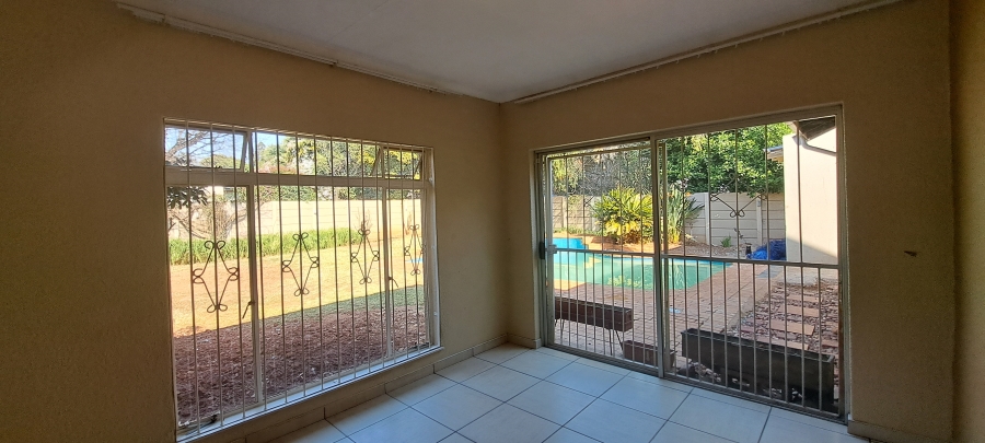 To Let 3 Bedroom Property for Rent in Roodekrans Gauteng