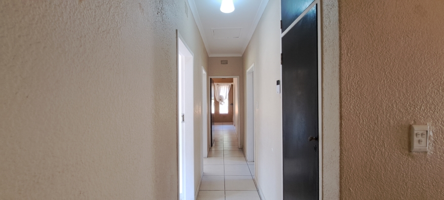 To Let 3 Bedroom Property for Rent in Roodekrans Gauteng