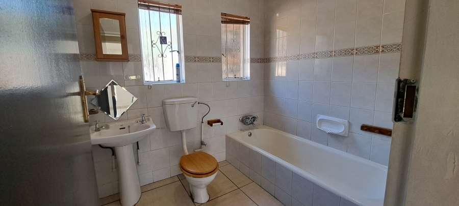 To Let 3 Bedroom Property for Rent in Roodekrans Gauteng