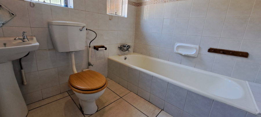 To Let 3 Bedroom Property for Rent in Roodekrans Gauteng