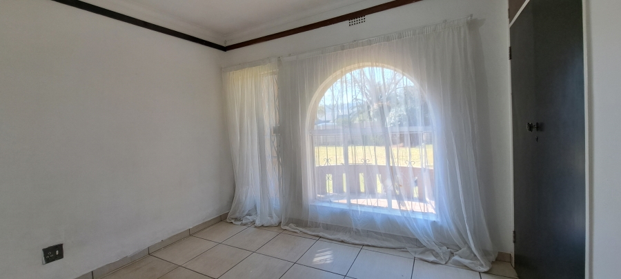 To Let 3 Bedroom Property for Rent in Roodekrans Gauteng