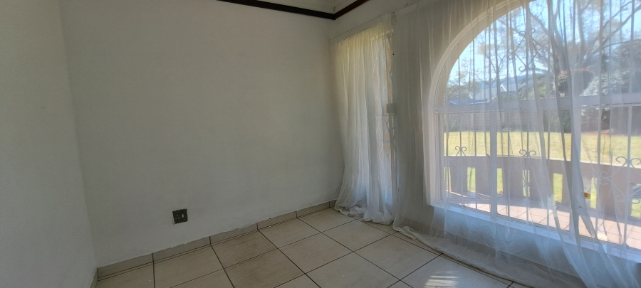 To Let 3 Bedroom Property for Rent in Roodekrans Gauteng
