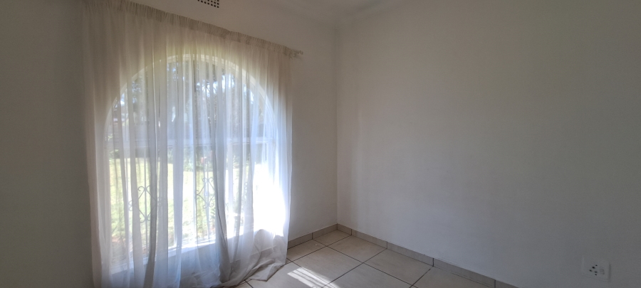 To Let 3 Bedroom Property for Rent in Roodekrans Gauteng
