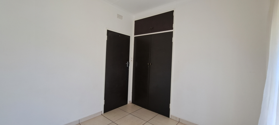 To Let 3 Bedroom Property for Rent in Roodekrans Gauteng