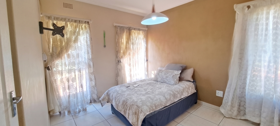 To Let 3 Bedroom Property for Rent in Roodekrans Gauteng