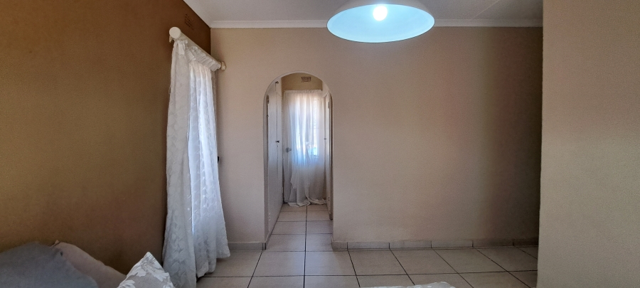 To Let 3 Bedroom Property for Rent in Roodekrans Gauteng