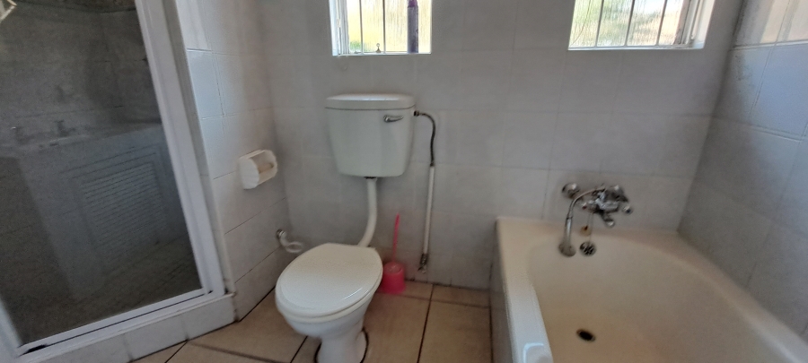 To Let 3 Bedroom Property for Rent in Roodekrans Gauteng