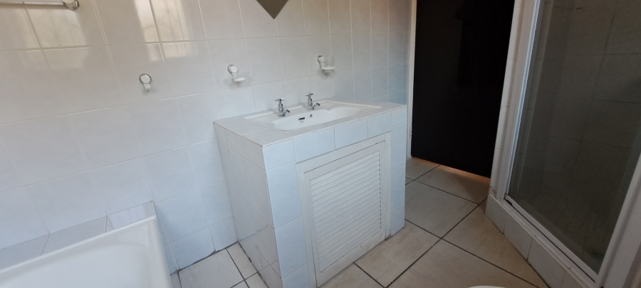 To Let 3 Bedroom Property for Rent in Roodekrans Gauteng