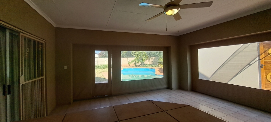 To Let 3 Bedroom Property for Rent in Roodekrans Gauteng