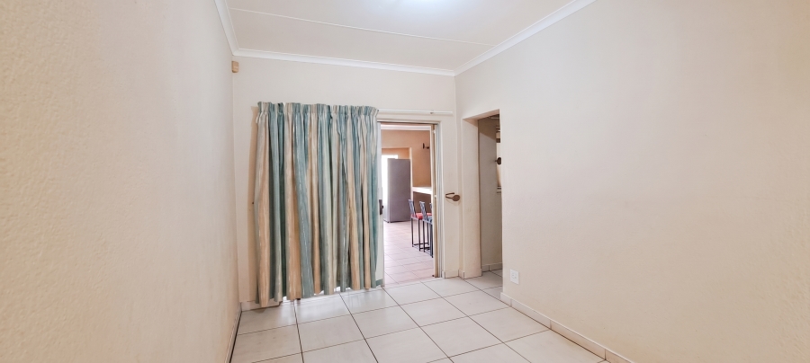 To Let 3 Bedroom Property for Rent in Roodekrans Gauteng
