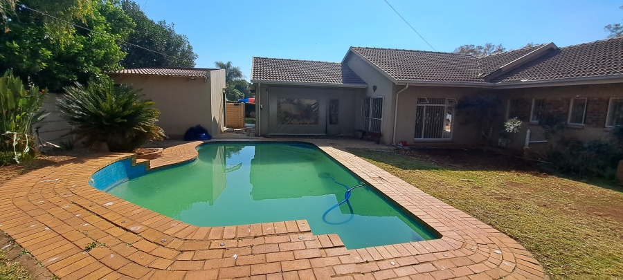 To Let 3 Bedroom Property for Rent in Roodekrans Gauteng