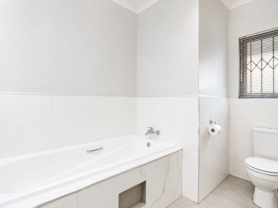 1 Bedroom Property for Sale in Noordwyk Gauteng