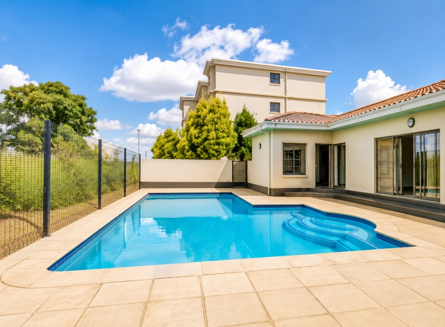 1 Bedroom Property for Sale in Noordwyk Gauteng