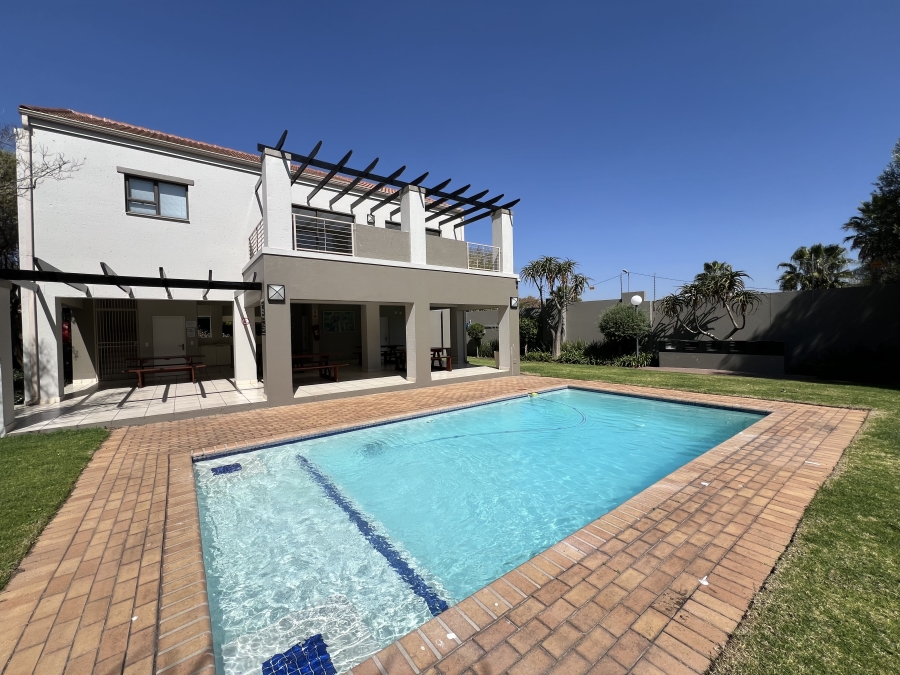 1 Bedroom Property for Sale in Douglasdale Gauteng