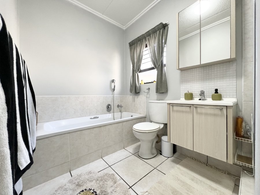 1 Bedroom Property for Sale in Douglasdale Gauteng