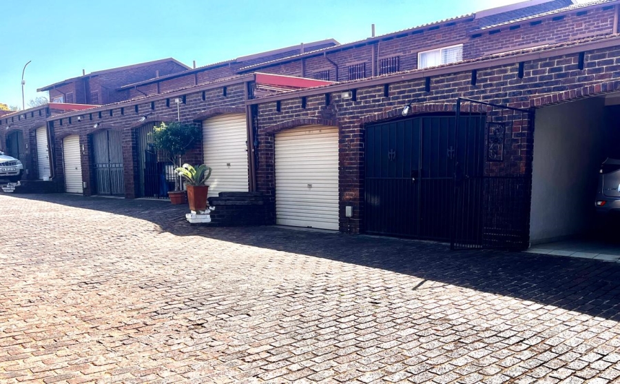 3 Bedroom Property for Sale in Fairland Gauteng