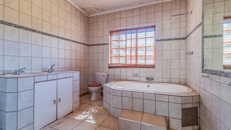 4 Bedroom Property for Sale in Hurlyvale Gauteng