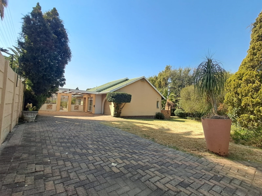 3 Bedroom Property for Sale in Brackendowns Gauteng