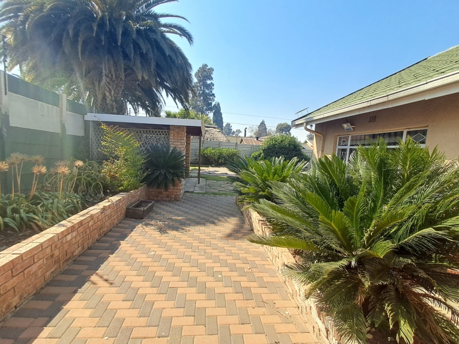 3 Bedroom Property for Sale in Brackendowns Gauteng