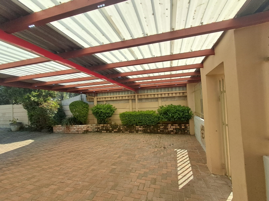 3 Bedroom Property for Sale in Brackendowns Gauteng