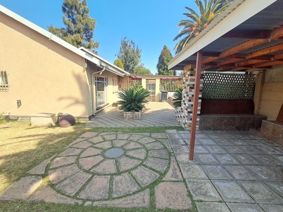 3 Bedroom Property for Sale in Brackendowns Gauteng