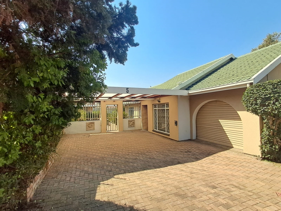 3 Bedroom Property for Sale in Brackendowns Gauteng