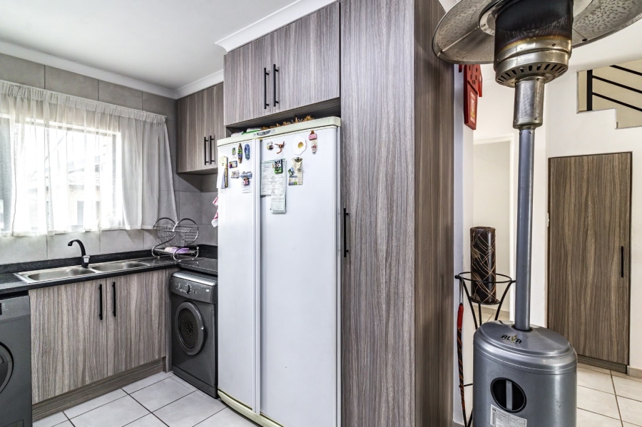 3 Bedroom Property for Sale in Brackendowns Gauteng