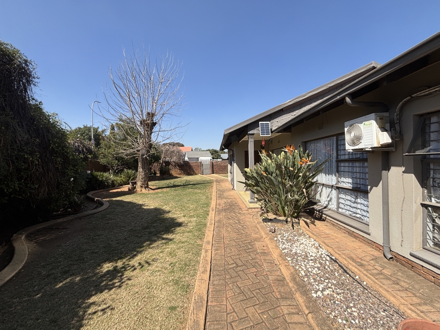 3 Bedroom Property for Sale in Farrarmere Gauteng