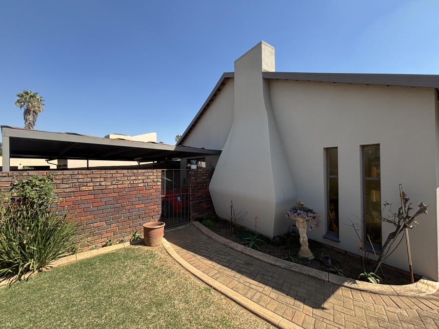 3 Bedroom Property for Sale in Farrarmere Gauteng