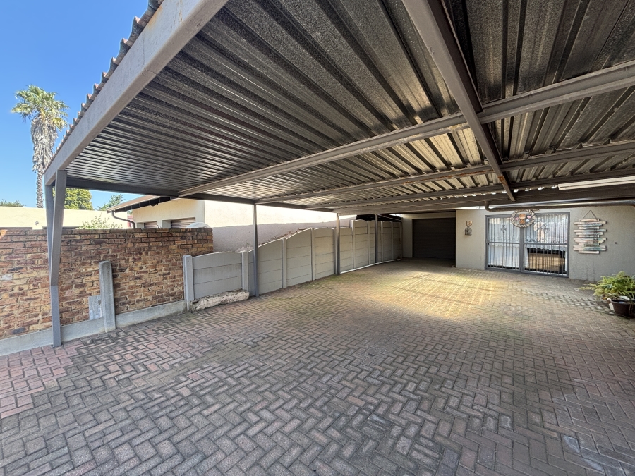3 Bedroom Property for Sale in Farrarmere Gauteng
